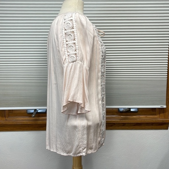 Fantazia NWT Blush Pink Embroidered Lace Up 3/4 Sleeve Blouse Size Small - Picture 4 of 11